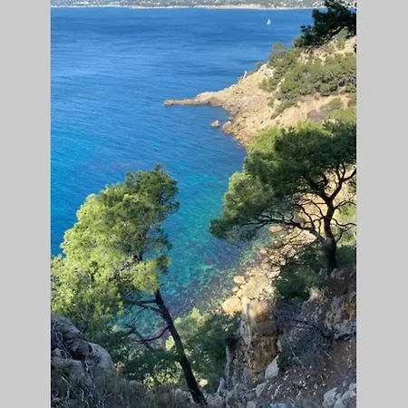 Superbe Logement Climatise à 2 Pas De La Mer *