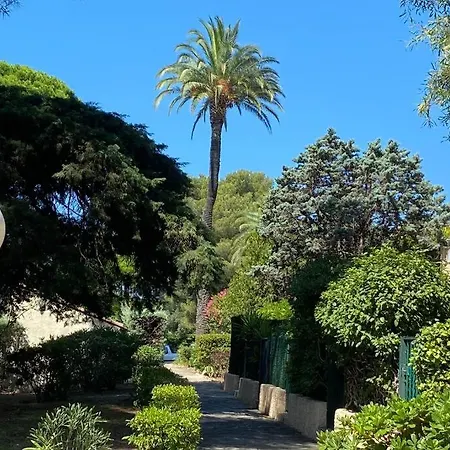 Appartement Superbe Logement Climatise à 2 Pas De La Mer *