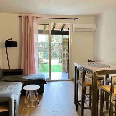 Superbe Logement Climatise à 2 Pas De La Mer