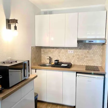 Superbe Logement Climatise à 2 Pas De La Mer