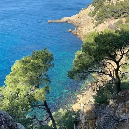 Superbe Logement Climatise à 2 Pas De La Mer *