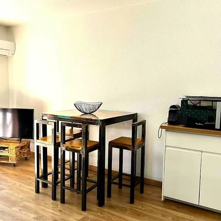 Superbe Logement Climatise à 2 Pas De La Mer